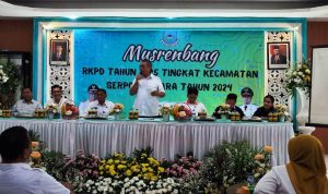 Wali Kota Tangsel, Benyamin Davnie sedang sambutan di Musrenbang tingkat Kecamatan Serpong Utara.(eka) HitzSerpong.com