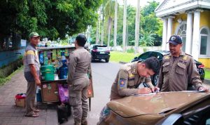 Langgar Perda, 12 Pedagang Kaki Lima di Tangsel Lakukan Sidang Tipiring.(eka) HitzSerpong.com