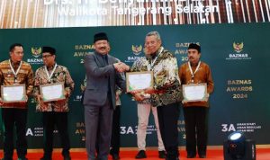 Wali Kota Tangsel Raih Penghargaan Kepala Daerah Pendukung Pengelolaan Zakat Terbaik.(ist) HitzSerpong.com