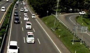 Ambulans asal Tangsel jalan menuju TKP kecelakaan bus di Tol Cipali.(ist) HitzSerpong.com