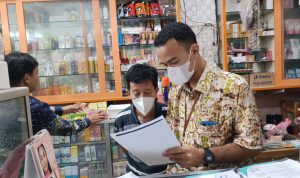 Dinkes Kabupaten Tangerang lakukan pengawasan peredaran kosmetik ilegal di sejumlah pertokoan.(ist) HitzSerpong.com