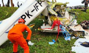 Kondisi pesawat usai terjatuh di Sunburst BSD.(ist) HitzSerpong.com