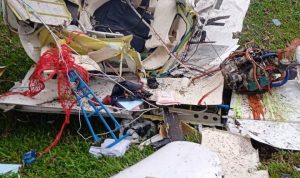 Pecahan pesawat nomor registrasi PK-IFP milik Indonesia Flying Club yang jatuh di Tangsel.(ist) HitzSerpong.com