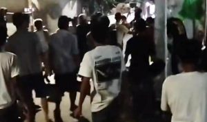 Suasana kericuhan pembubaran aktivitas beribadah di Setu Tangsel.(Tangkapan Layar) HitzSerpong.com