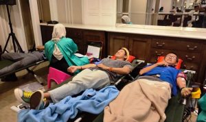 Memperingati HUT ke-79 RI, Hotel Santika Premiere Bintaro Gelar kegiatan Donor Darah.(eka) HitzSerpong.com