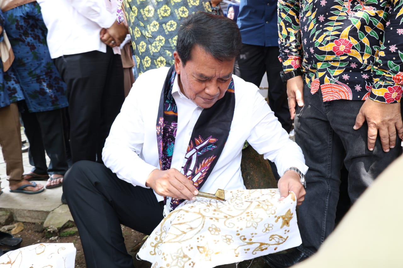 Bupati Tangerang Hadiri Festival Batik Khas Tangerang di Legok.(Foto: Istimewa) HitzSerpong.com