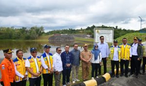 Tim Kunjungan Kerja Reses Komisi V DPR RI berfoto bersama usai peninjauan di Bendungan Binalatung, Tarakan, Kaltara.(dok: DPR RI) HitzSerpong.com
