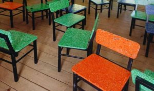 Dari Limbah Plastik Jadi Furnitur Sekolah, Inisiatif TUKU Dukung Pendidikan dan Lingkungan.(ist) HitzSerpong.com