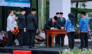 Pemkot Tangsel Lantik 856 PPPK Paruh Waktu, Ini Pesan Benyamin.(Foto: Istimewa) HitzSerpong.com