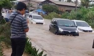 Pelaku Pariwisata di Anyer Minta Solusi Banjir pada Jalan Lingkar Selatan Cilegon.(Foto: Istimewa) HitzSerpong.com