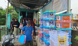 Respons Cepat Banjir di Pondok Aren, Pemkot Tangsel Salurkan Ratusan Paket Logistik.(Foto: Istimewa) hitzserpong.com