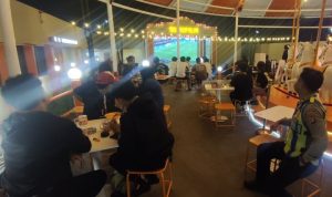 Polsek Pondok Aren menggelar pengamanan nobar Piala Dunia 2026 melalui program Jaga Jakarta On The Spot untuk memastikan situasi kamtibmas tetap aman dan kondusif. (Dok Polda Metro Jaya) hitzserpong.com