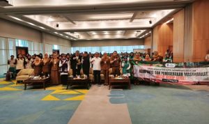 Wali Kota Tangsel Benyamin Davnie mengevaluasi capaian kesehatan daerah pada Hari Anak Nasional, termasuk penurunan angka stunting dan peningkatan harapan hidup masyarakat. (Eka) hitzserpong.com