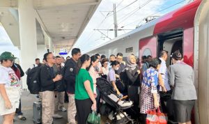 KCIC mencatat 126.169 penumpang menggunakan Whoosh selama long weekend Idul Adha dan Hari Lahir Pancasila 2026. Perjalanan tambahan bahkan habis terjual. (Dok laman KCIC) hitzserpong.com