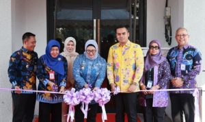 Wabup Tangerang Intan Nurul Hikmah meresmikan Perpustakaan Modern Kecamatan Kelapa Dua sebagai bagian dari pembangunan enam perpustakaan modern untuk meningkatkan literasi masyarakat. (Dok Pemkab Tangerang) hitzserpong.com
