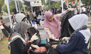 ALW mengelola 36 kilogram sampah dalam Aksi Bela Palestina di Jakarta. Sebanyak 10 kilogram sampah anorganik dipilah untuk didaur ulang sebagai bagian dari pengelolaan sampah berkelanjutan. (ist) hitzserpong.com