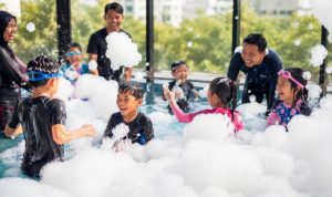 ibis Styles Serpong BSD City menghadirkan Foam Party setiap akhir pekan sebagai aktivitas rekreasi keluarga dengan konsep hiburan ramah anak dan orang tua. (Istimewa) hitzserpong.com