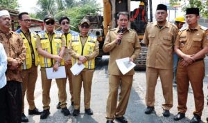 Bupati Tangerang lakukan groundbreaking rekonstruksi Jalan Ceplak–Kronjo sepanjang 11 km. Proyek ditargetkan selesai dalam 150 hari.(Dok Pemkab Tangerang) hitzserpong.com