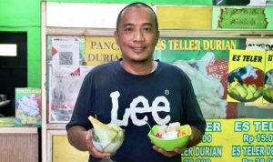 Sop Durian 78, gerai durian legendaris di Ciledug Raya, masih menjadi destinasi kuliner favorit pecinta durian setelah lebih dari satu dekade. (Diskominfo Kota Tangerang/Alwan) hitzserpong.com