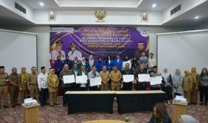 Unika Atma Jaya dan Pemkab Tangerang beri beasiswa penuh untuk 1.075 mahasiswa dari keluarga kurang mampu. Program ini dukung akses pendidikan tinggi. (Foto: Istimewa) hitzserpong.com