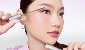 Coba Korean makeup look ala barenbliss dengan Roll to Definer Steel Mascara. Tampil fresh dari kampus hingga hangout dengan bulu mata lentik ala lash extension. (Foto: Istimewa) hitzserpong.com